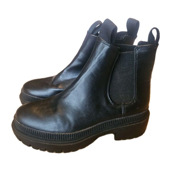 Divided Shoes - Divided By H&M Chelsea Pull-On Black Faux Leather Ankle Boots Size 5.5 Lug Sole